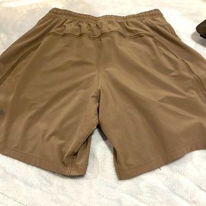 Men’s size small 7 in inseam lululemon lined shorts. Great condition. *authentic